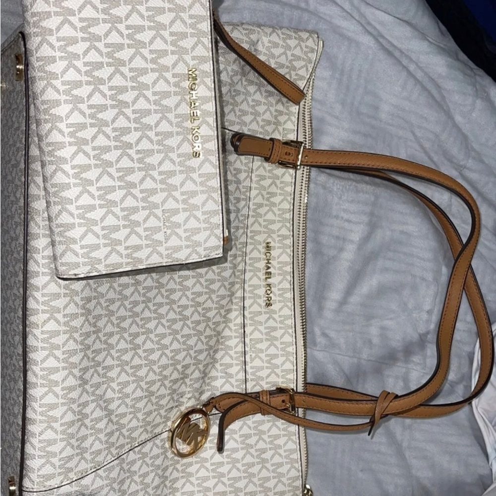Michael Kors Matching purse and wallet set